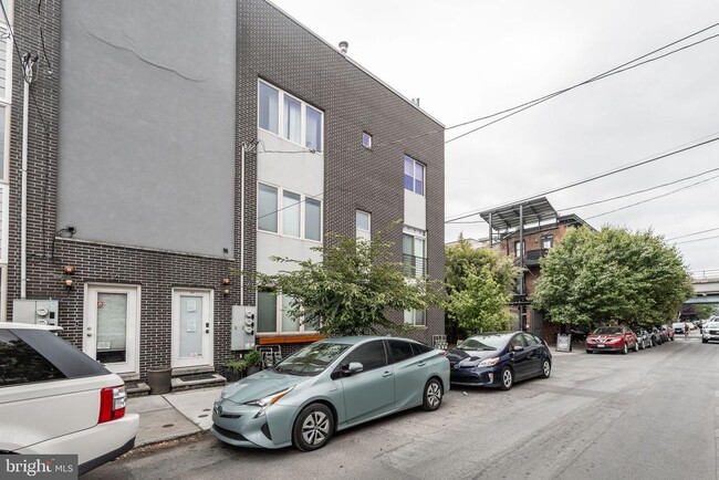 Building Photo - 16 W Thompson St