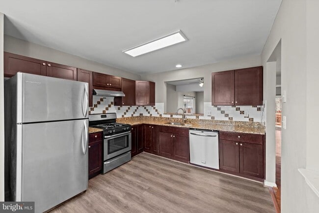 Building Photo - 8833 Hawthorne Ct