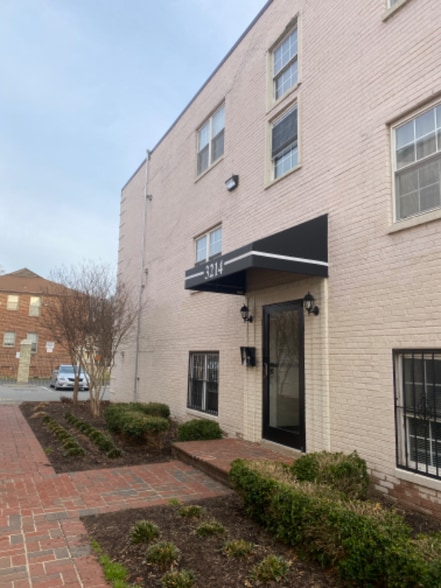 Building Photo - 3214 8th St SE