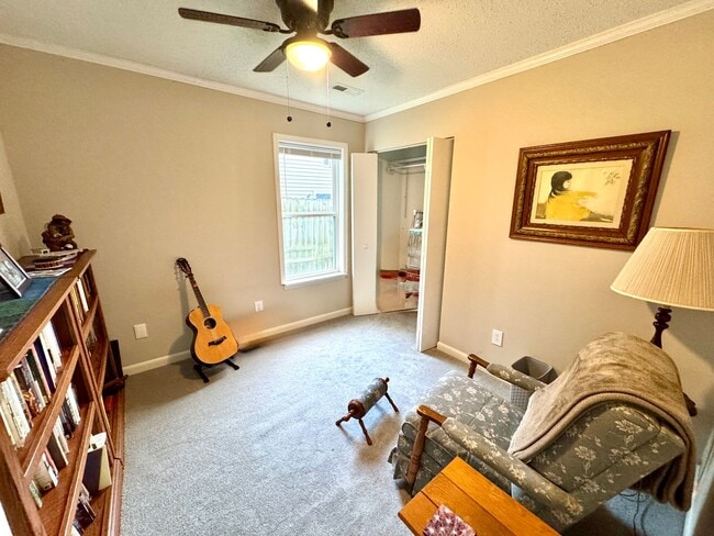 Building Photo - WELCOME HOME!!  3 bedroom/2 bath home in R...
