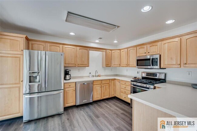 Building Photo - 403 Somerset Ct