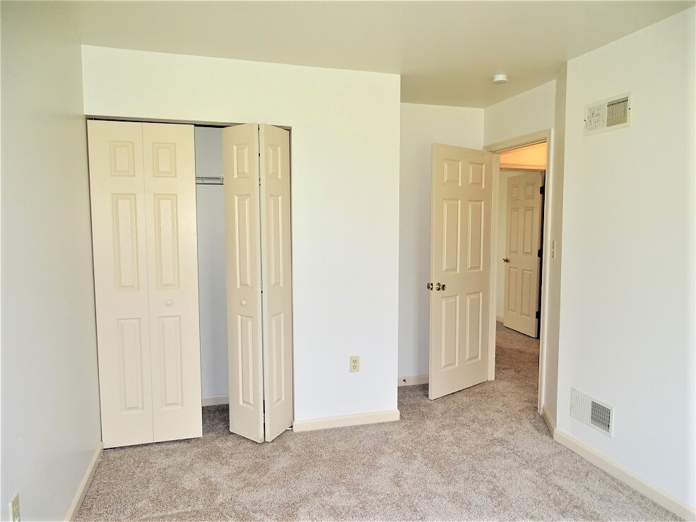 Building Photo - 822 Woodridge Dr