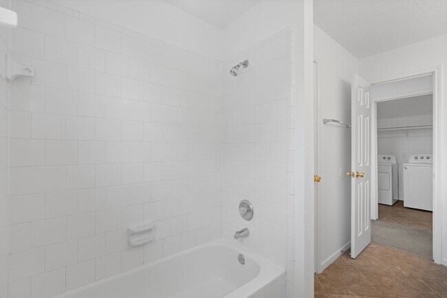 Building Photo - 3139 Silver Cedar Trail