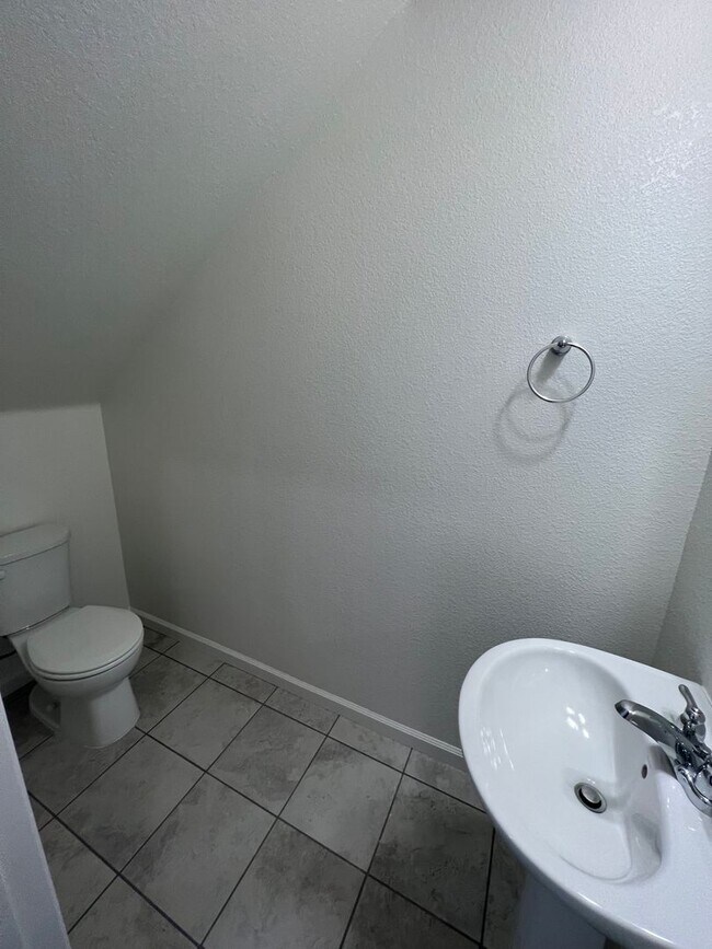 Building Photo - Beautiful 3 Bedroom Enclave at Folsom Ranch Home!
