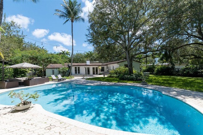 Building Photo - 9240 SW 69th Ct