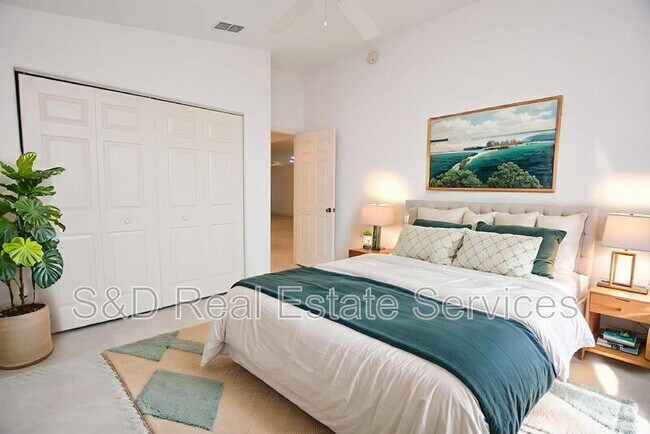 Building Photo - 2235 Silver Re Dr