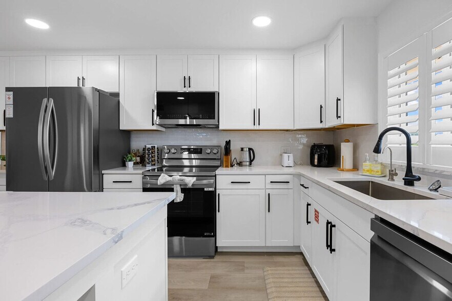 Building Photo - 274 Barlow Ave