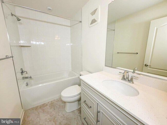 Building Photo - 10001 -B American Pharoah Ln