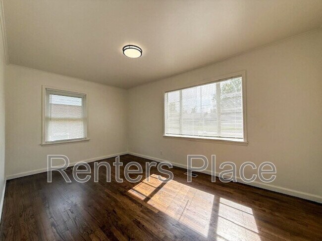 Building Photo - 2215 S Winston Ave