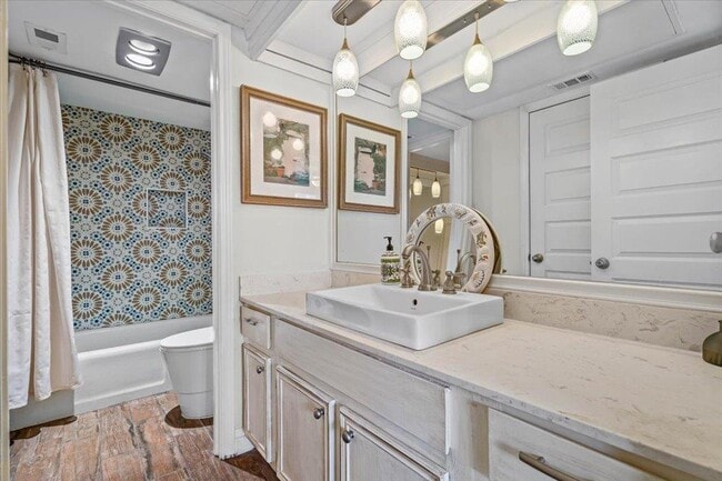 Building Photo - 143 World of Tennis Sq