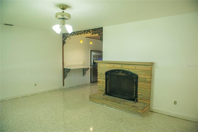 Building Photo - 904 Brookside Dr