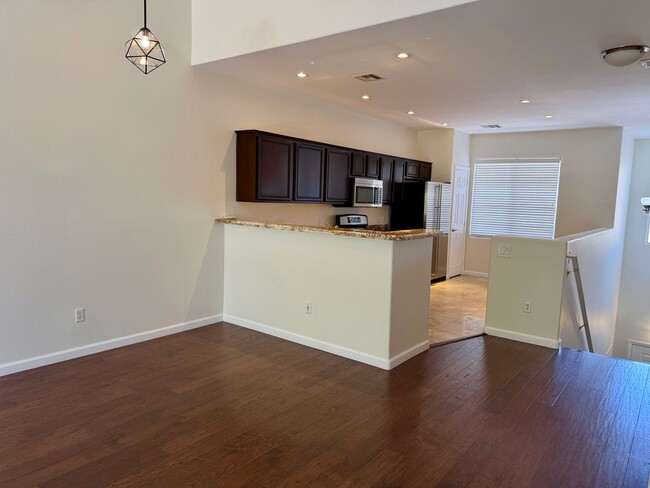 Building Photo - Close to shopping and easy access to Freeway!!!