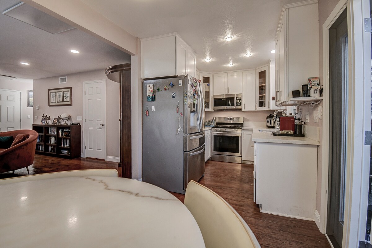 Building Photo - 11 Seamist Ct