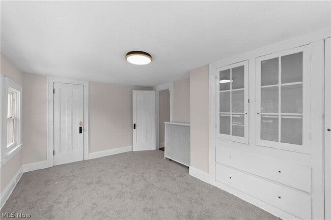 Building Photo - 867 East Blvd