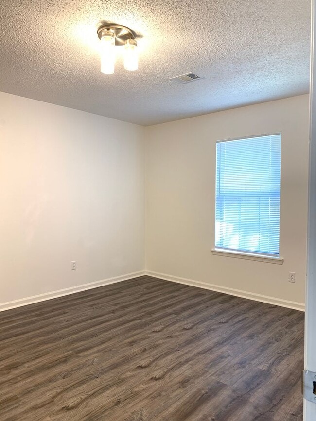 Building Photo - 1707 Wembleton Dr
