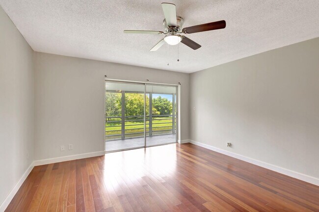 Building Photo - 10789 N Military Trl