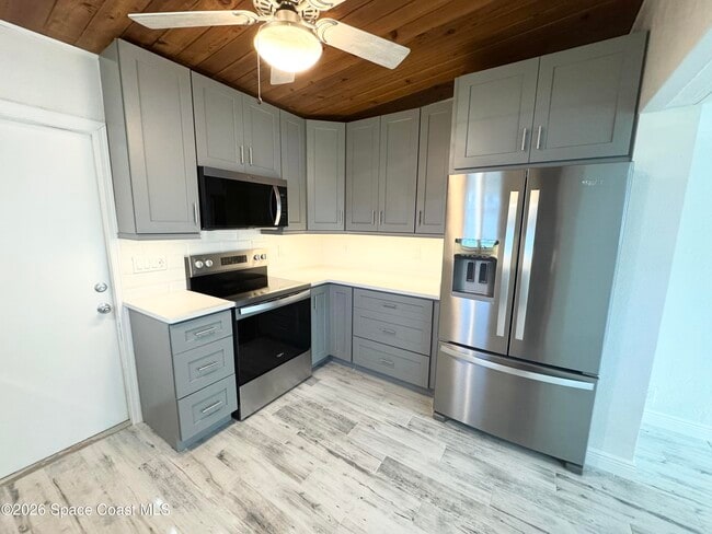 Building Photo - 249 Palm Ln