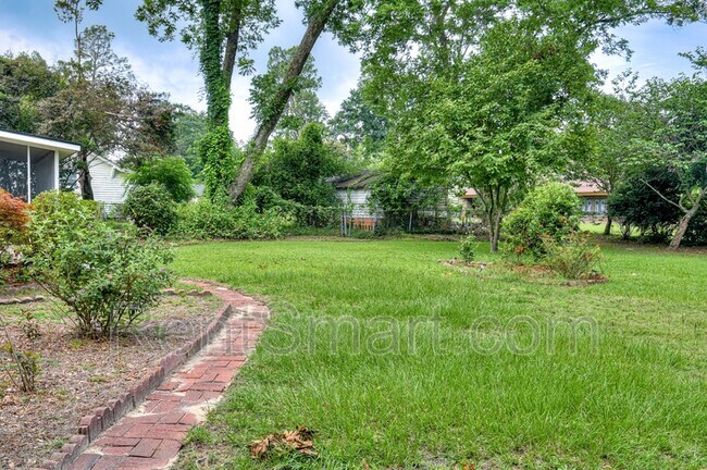 Building Photo - 202 Spring Dr