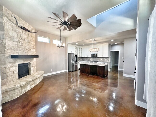 Building Photo - Gorgeous Custom-Built Home in Gated Commun...