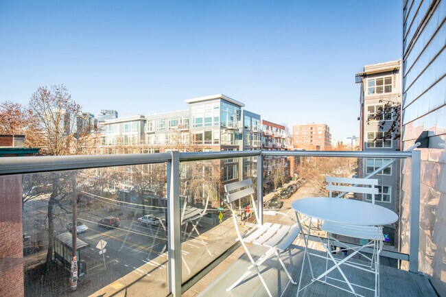 Building Photo - 1530 Belmont Ave