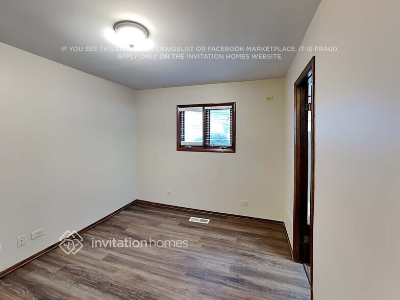 Building Photo - 16400 Sherwood Dr