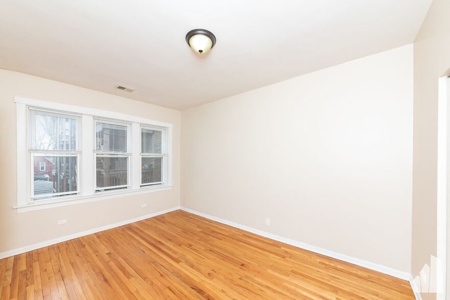 Building Photo - 3751 W Sunnyside Ave