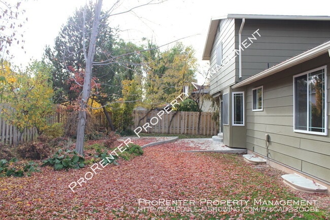 Building Photo - 1530 E Heather Cir