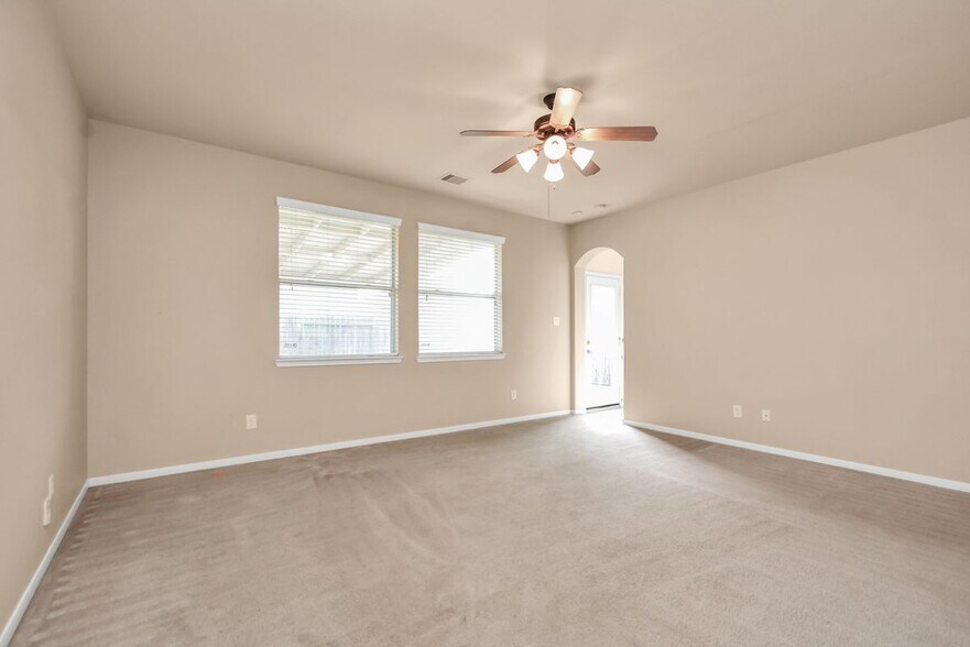 Building Photo - 4047 Mossy Spring Ln