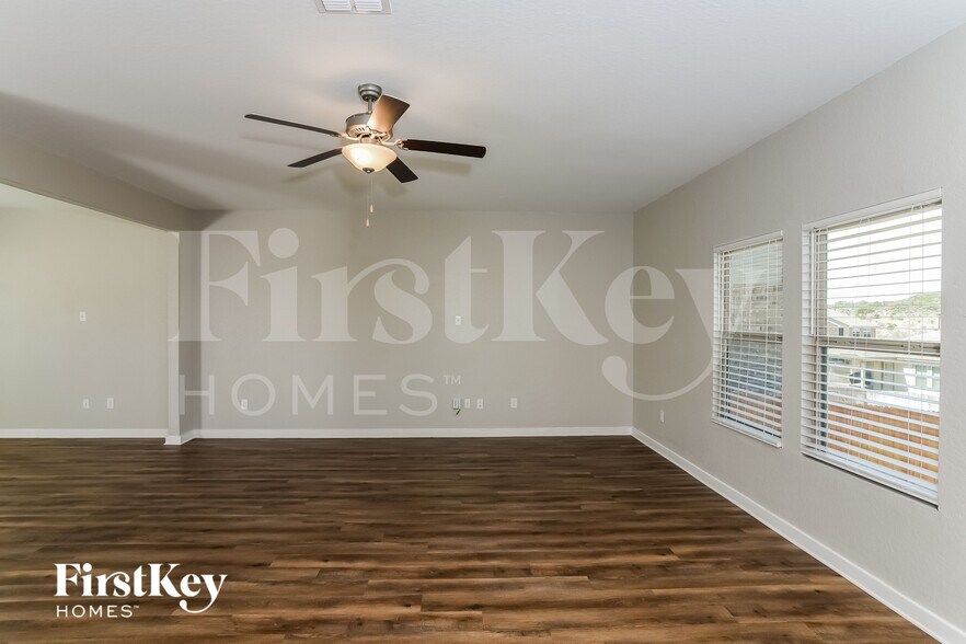 Building Photo - 2423 Valencia Crst