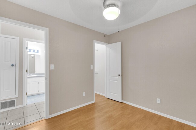 Building Photo - 12163 Tower View Dr