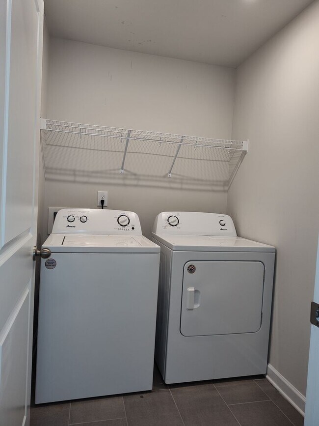 Building Photo - Beautiful 3 bedroom, 2.5 bathroom townhome in Belterra!