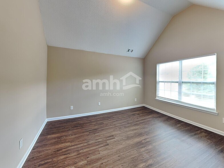 Building Photo - 682 Rock Hill Pky