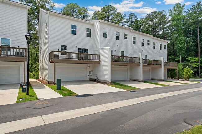 Building Photo - 121 Callowhill Ln