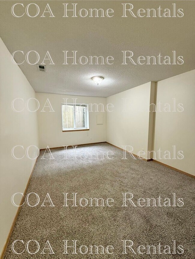 Building Photo - Meadow Park