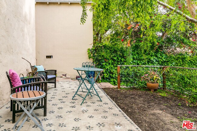 Building Photo - 2319 Meadow Valley Ter