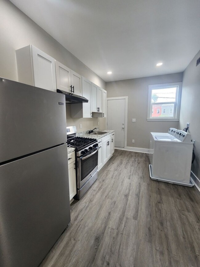 Building Photo - Spacious 3 Bedroom in East Baltimore