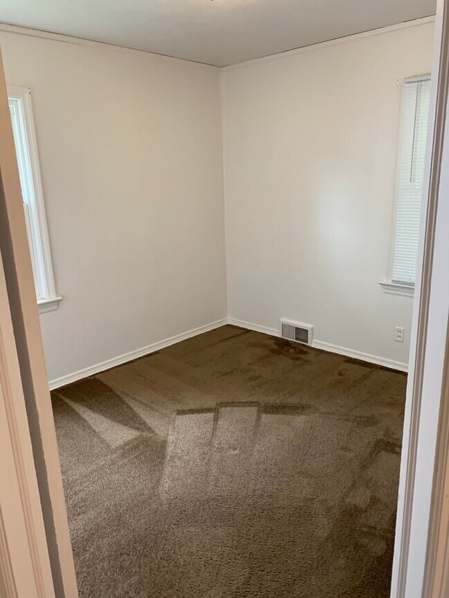 Building Photo - Affordable Two Bedroom Ranch