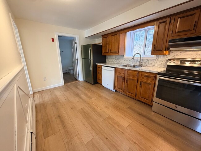 Building Photo - 2450 Foxon Rd