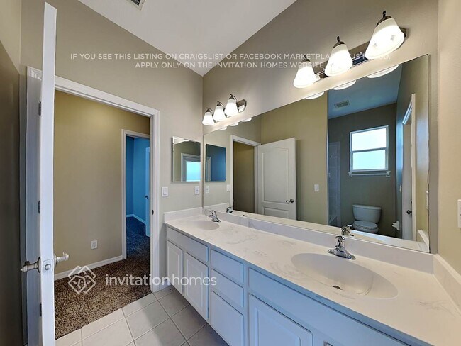 Building Photo - 3208 43rd Ave E