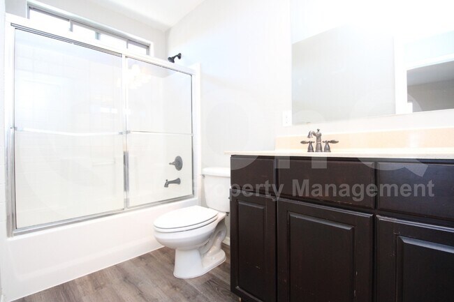 Building Photo - 3864 E Baars Ave