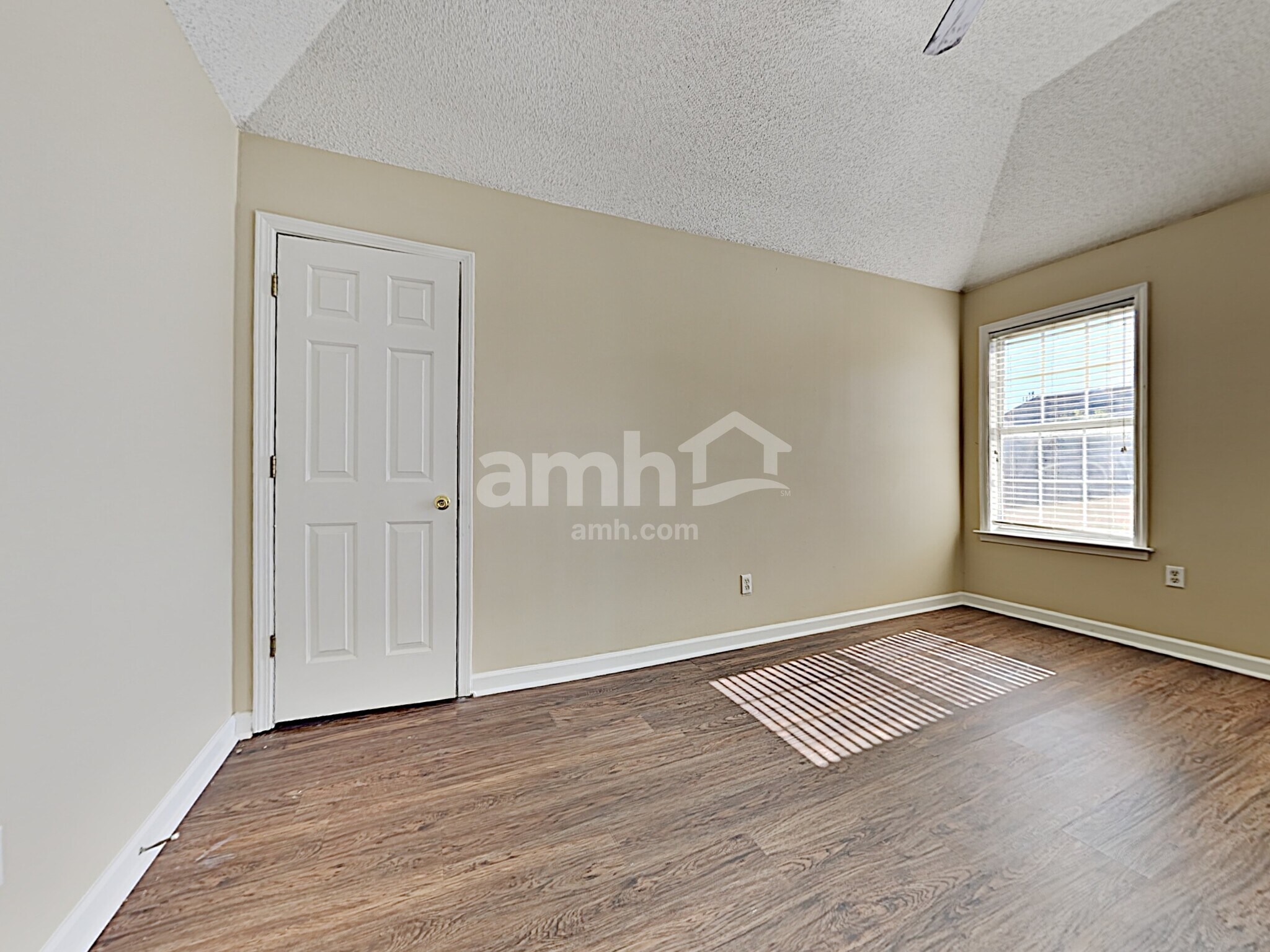 Building Photo - 11215 Wolf Woods Dr