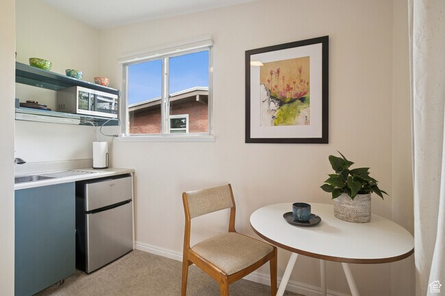 Building Photo - 3485 S Fleetwood Dr