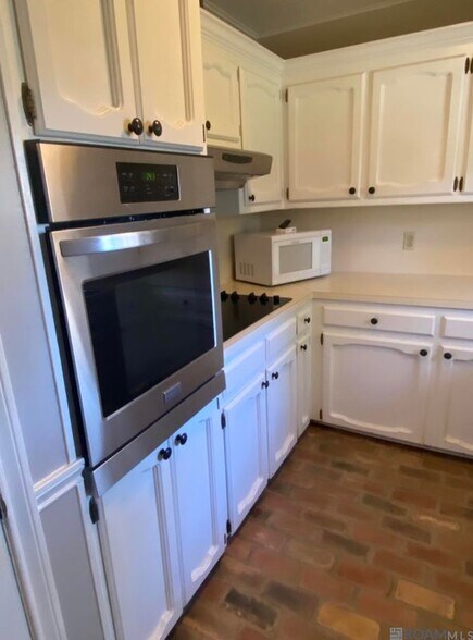 Building Photo - 1320 Briarrose Dr