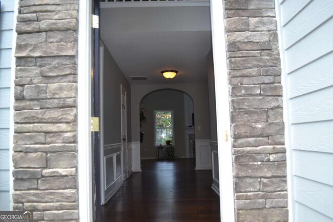 Building Photo - 1620 Grand Jct