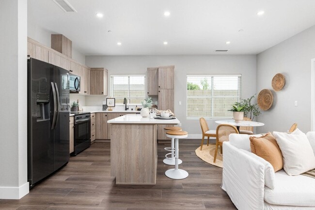 Building Photo - 2806 E Alluvial Ave