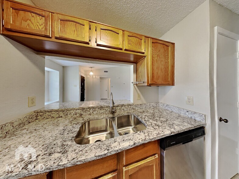 Building Photo - 2306 High Star Dr