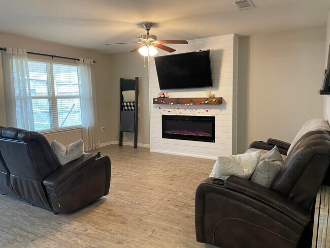 Building Photo - 717 Widgeon Wy