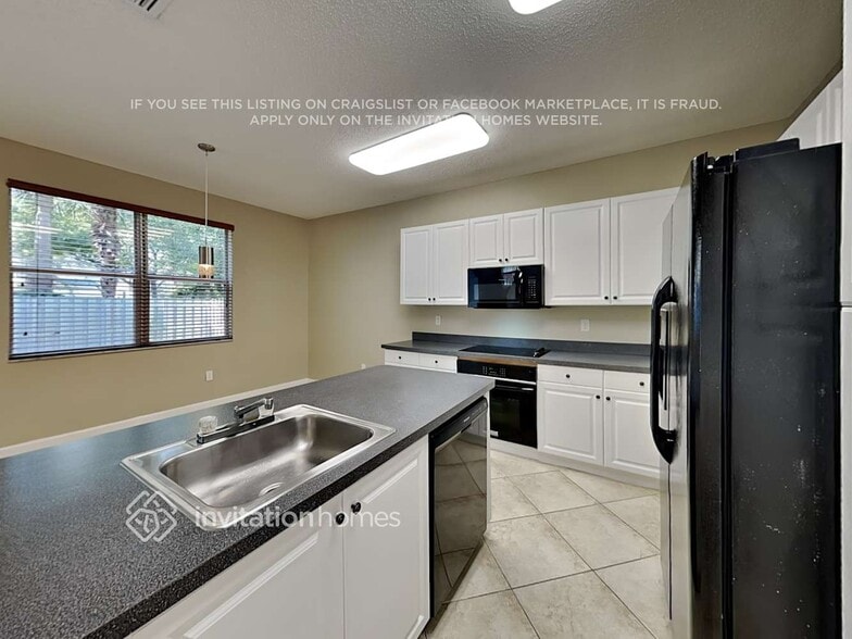 Building Photo - 5010 SW 155th Ave