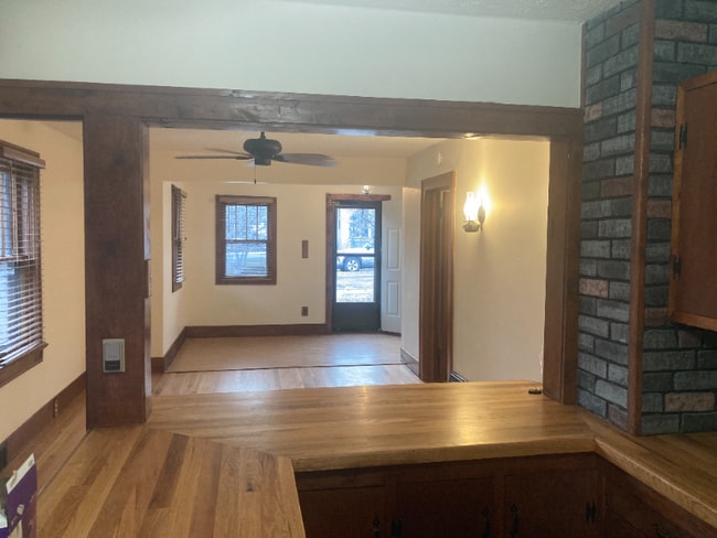 Building Photo - 320 N 3rd St