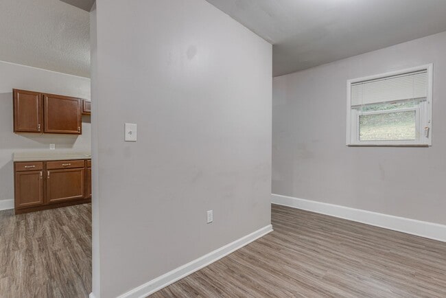 Building Photo - Available August  2026 - Beautiful 2.5 Bedroom, 1 Bath Home in Mt. Washington Area!